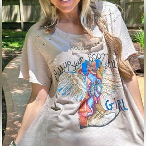 A Rare Bird Pull Up Your Boot Straps Tattered Tee Size SM